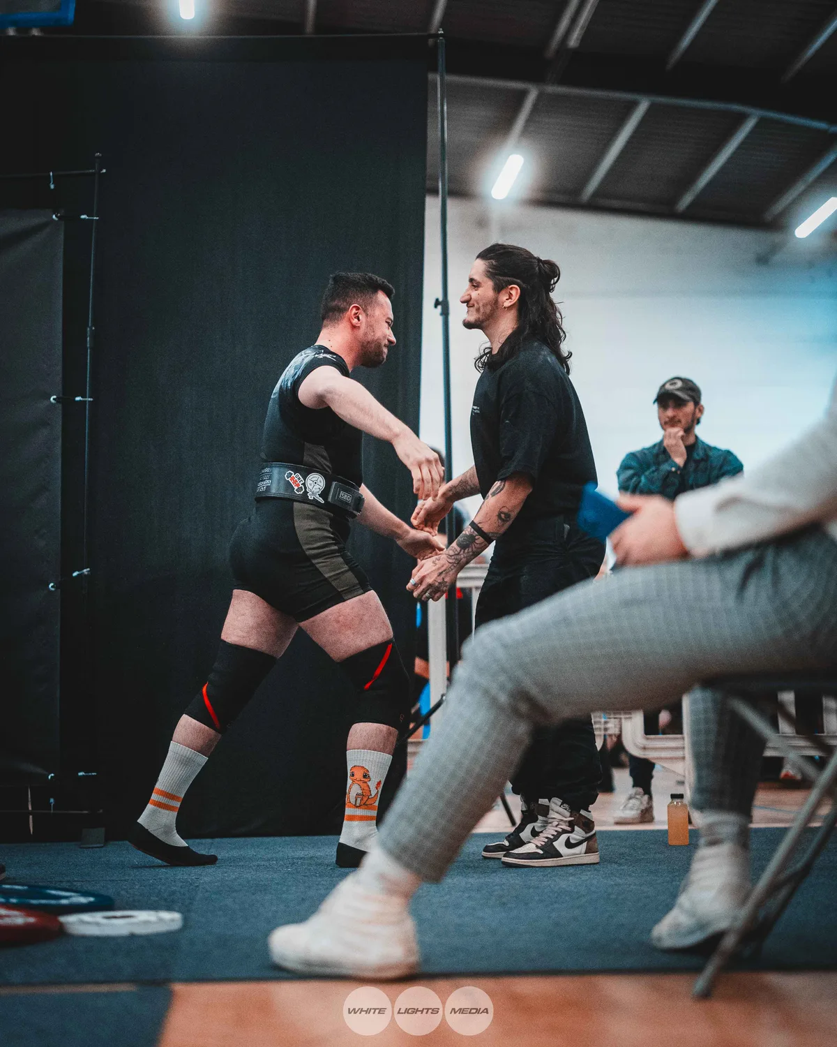 Câlin entre athlètes Atlas Coaching